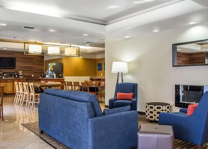 Hotel Comfort & Near Kino Sports Complex