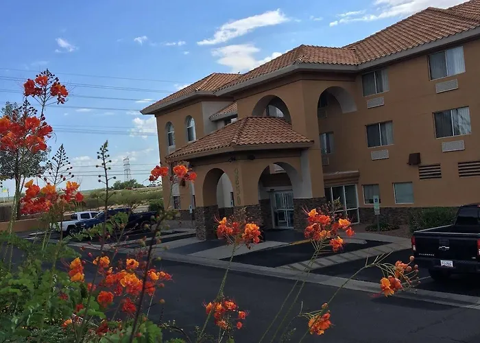 Hotel Comfort & Near Kino Sports Complex